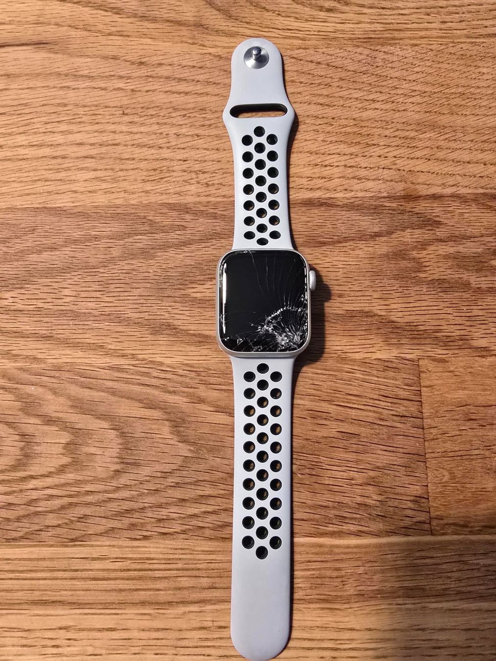 Apple Smartwatch: Apple Watch Nike SE 40mm nur WLAN – Difettoso da Schaffhausen venduto da mnovikov