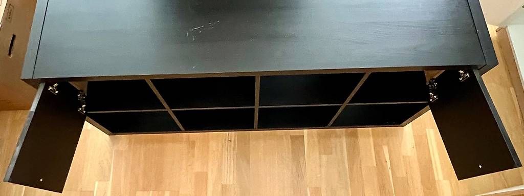 TV Möbel: Schwarzes TV-Sideboard / Lowboard mit 2 Türen und Fächern – Gebraucht aus Mels von Ralf-dp8t 4