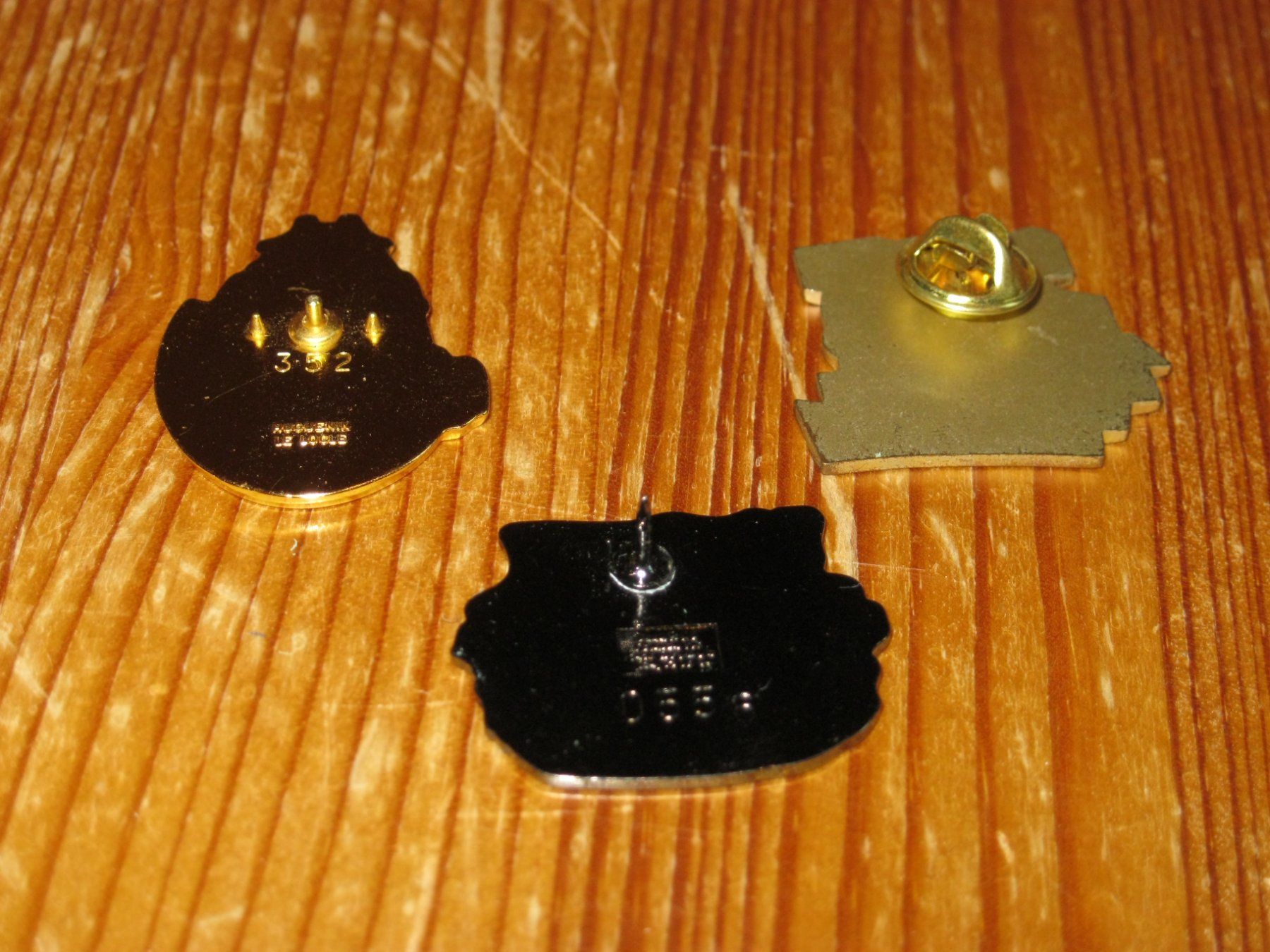 Plaketten & Abzeichen: 3 Pins diverses – Gebraucht aus Utzenstorf von jue_5d6l 1