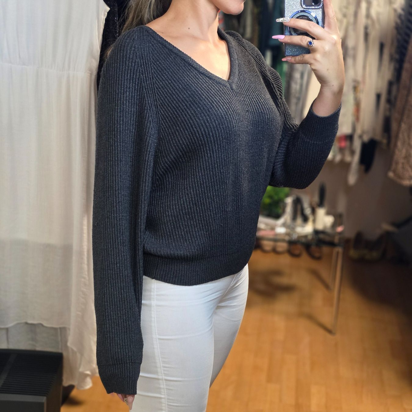 Pullover & Sweatshirts: Strickpullover Grau V-Ausschnitt Oversize M/L weich modern – Gebraucht aus Wald ZH von CapLux 5