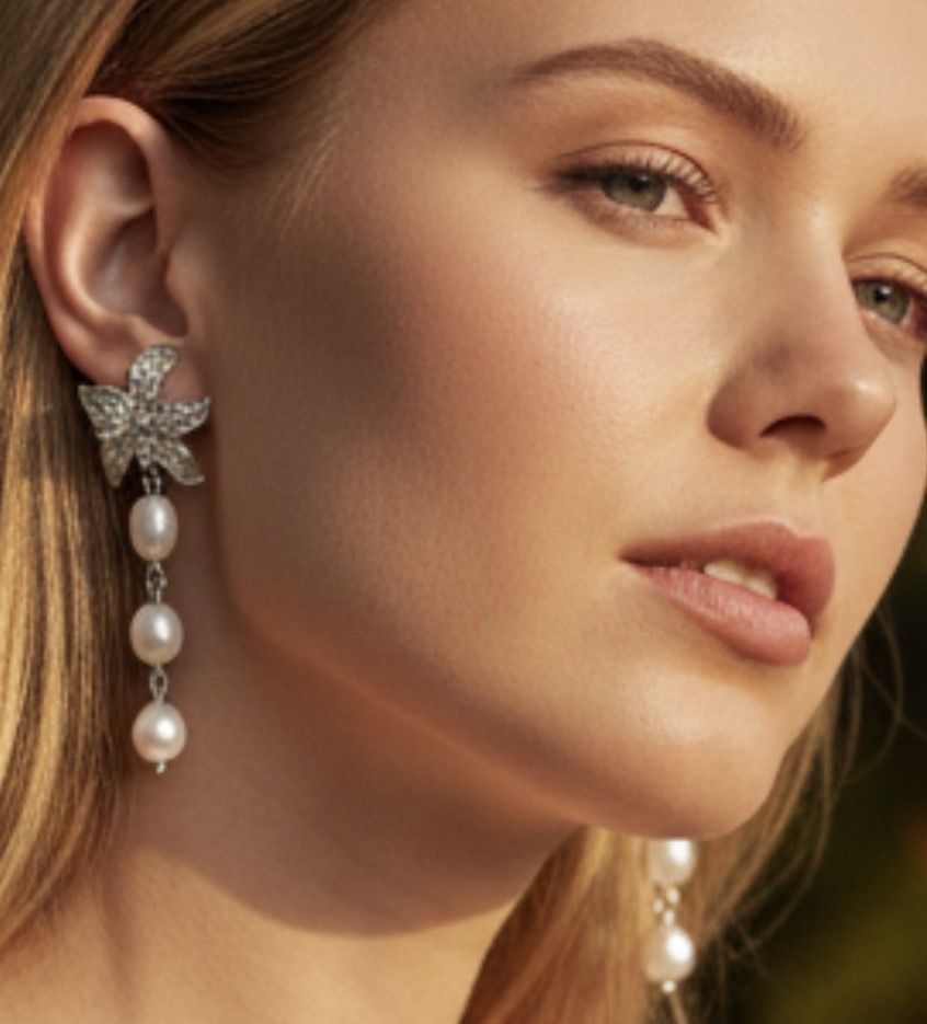 Orecchini pendenti & Orecchini a lobo: Elegante Ohrringe Blumen-Design mit Perlen, funkelnde Steine – Nuovo e nell'imballaggio originale da Kriens venduto da Hortensie6