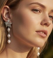 Elegante Ohrringe Blumen-Design mit Perlen, funkelnde Steine