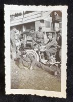 SCHWEIZER ARMEE MOT. FAHRER MIT SOLDATEN
