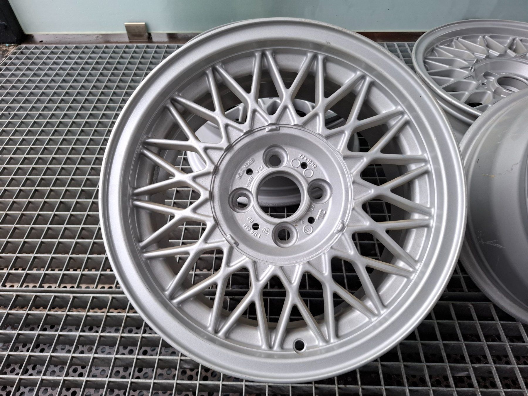 BMW Cerchioni: Original BMW E30 Kreuzspeichenfelgen BBS – Usato da Ebikon venduto da AlpinaB3 1