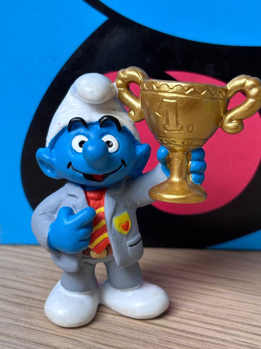 Schleich Statuette: Trainer-Schlumpf mit Pokal – Nuovo (secondo la descrizione) da Lyss venduto da Duckszone