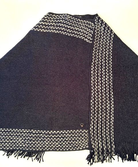 Altro in Moda donna: Armani Jeans Poncho, Grösse M – Usato da St.Gallen venduto da cbr_5mvv 2
