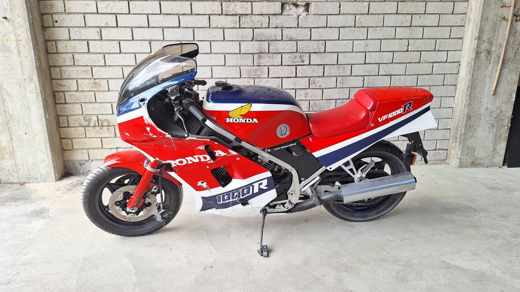 Honda Strasse: Honda VF1000R/E Unfallmaschiene – Defekt aus Zwingen von lahonda11 5