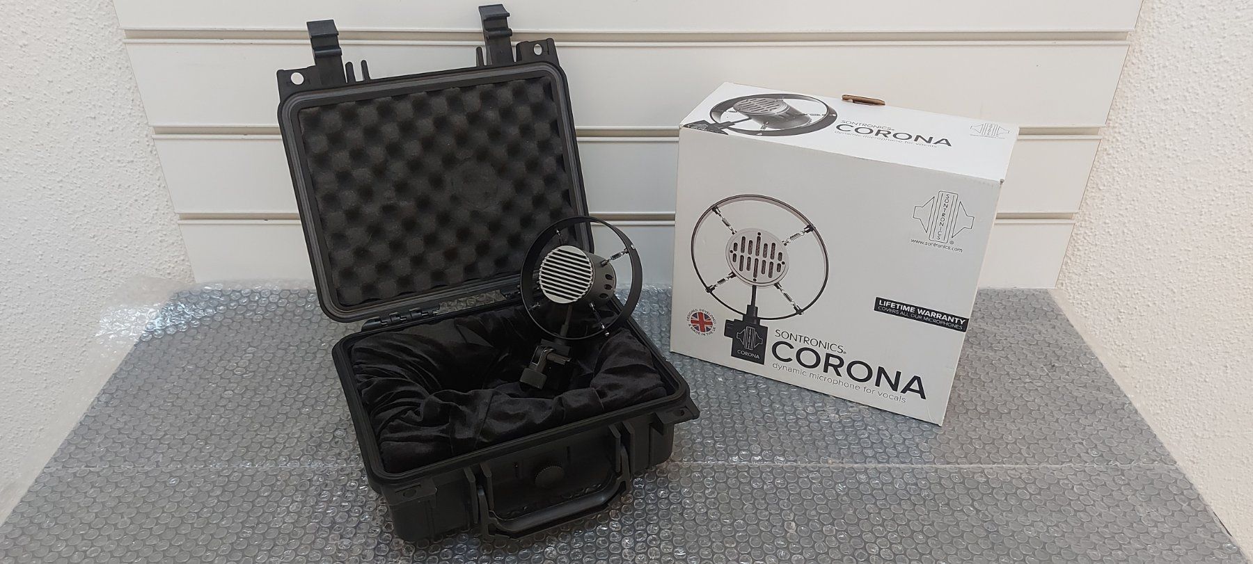 Microfoni: Sontronics CORONA - Live Vocal Dynamic mikrofon , neuwertig – Nuovo (secondo la descrizione) da Glattbrugg venduto da Swissmusik