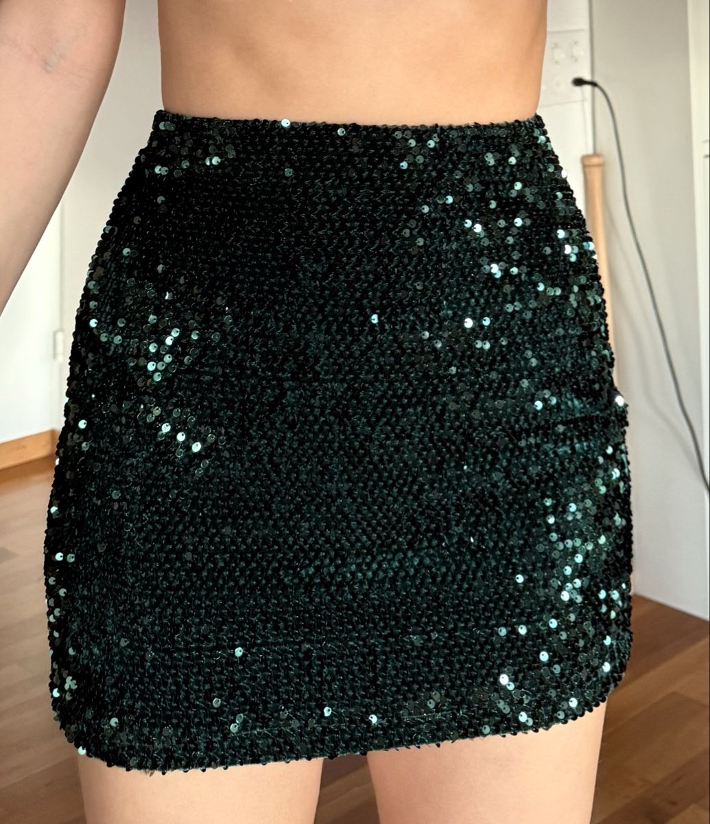 Gonne: Brand new green skirt with sequins – Nuovo (secondo la descrizione) da Zürich venduto da eli_t8nw 2