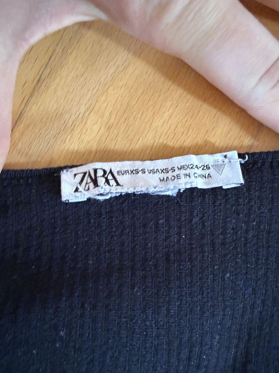 Zara Top: Crop top longue manche Zara – Usato da Fontainemelon venduto da erin.blm 2