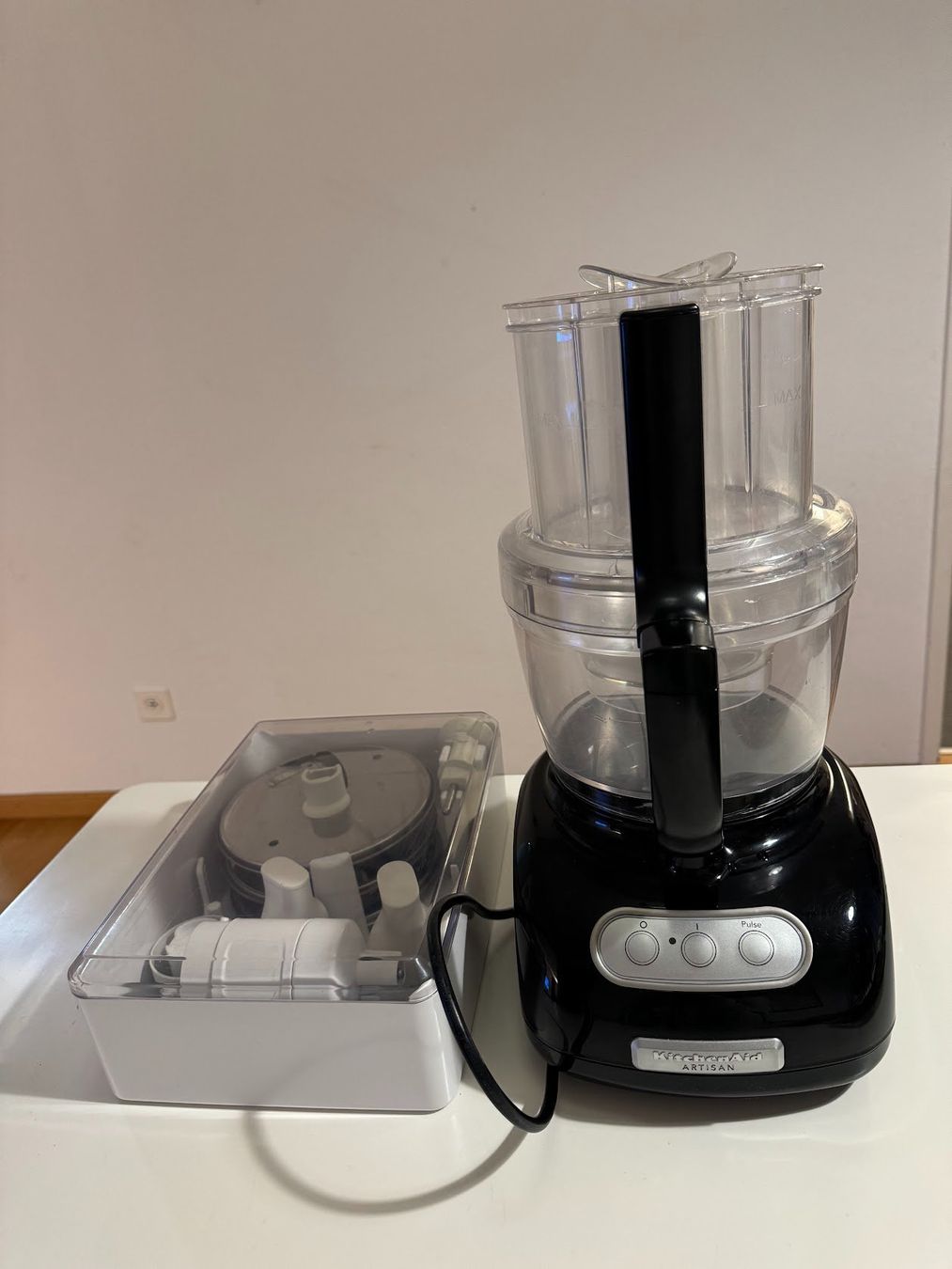 Kitchenaid Elettrodomestici da cucina: KitchenAid Artisan Küchenmaschine / Food Processor mit Zubeh – Usato da Wettingen venduto da ObradovicJelena