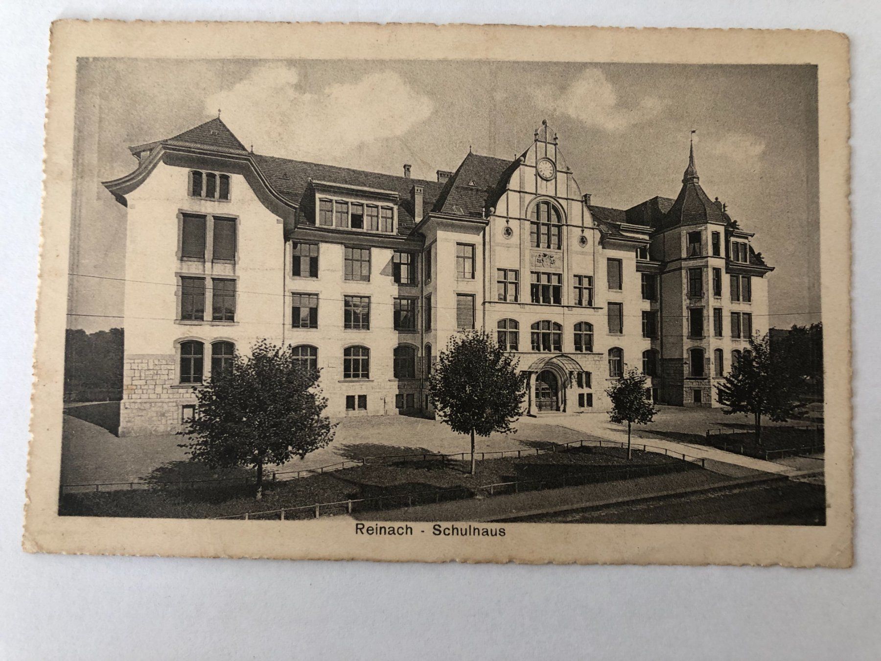 Cartes postales: Reinach - Schulhaus  (AG?) – D'occasion à Pfäffikon ZH par Waltoversand