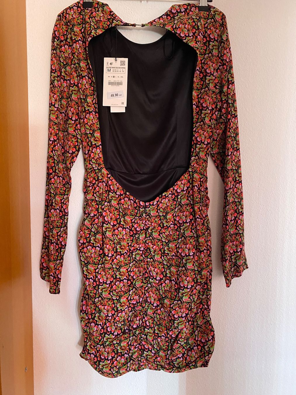 Zara Kleider: ZARA robe florale, dos ouvert - taille M - neuve – Neu und originalverpackt aus Genève von swissjojo 1