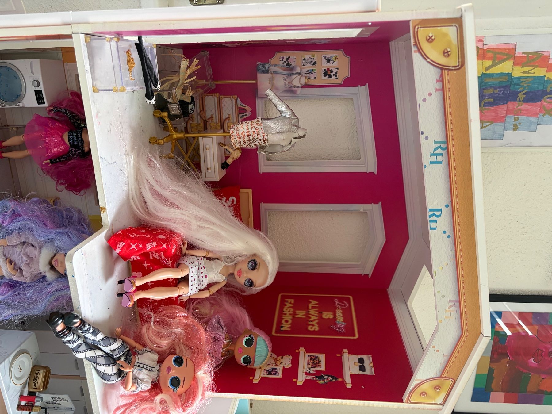 MGA Case e mobili per bambole: Rainbow High Doll House with Accessories Used Condition – Usato da Obfelden venduto da Anne55 6