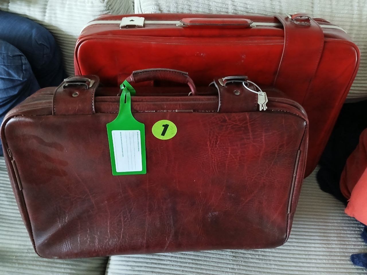 Valises de voyage: Zwei antike rote Koffer – D'occasion à Dübendorf par savoi92