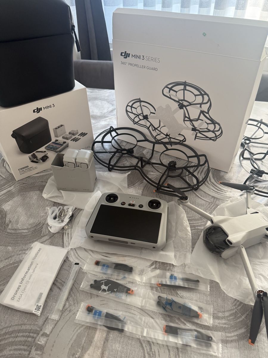 DJI RC Kits de montage: DJI Mini 3 Fly More Combo mit DJI RC Controller – D'occasion à Grenchen par d1m1 1