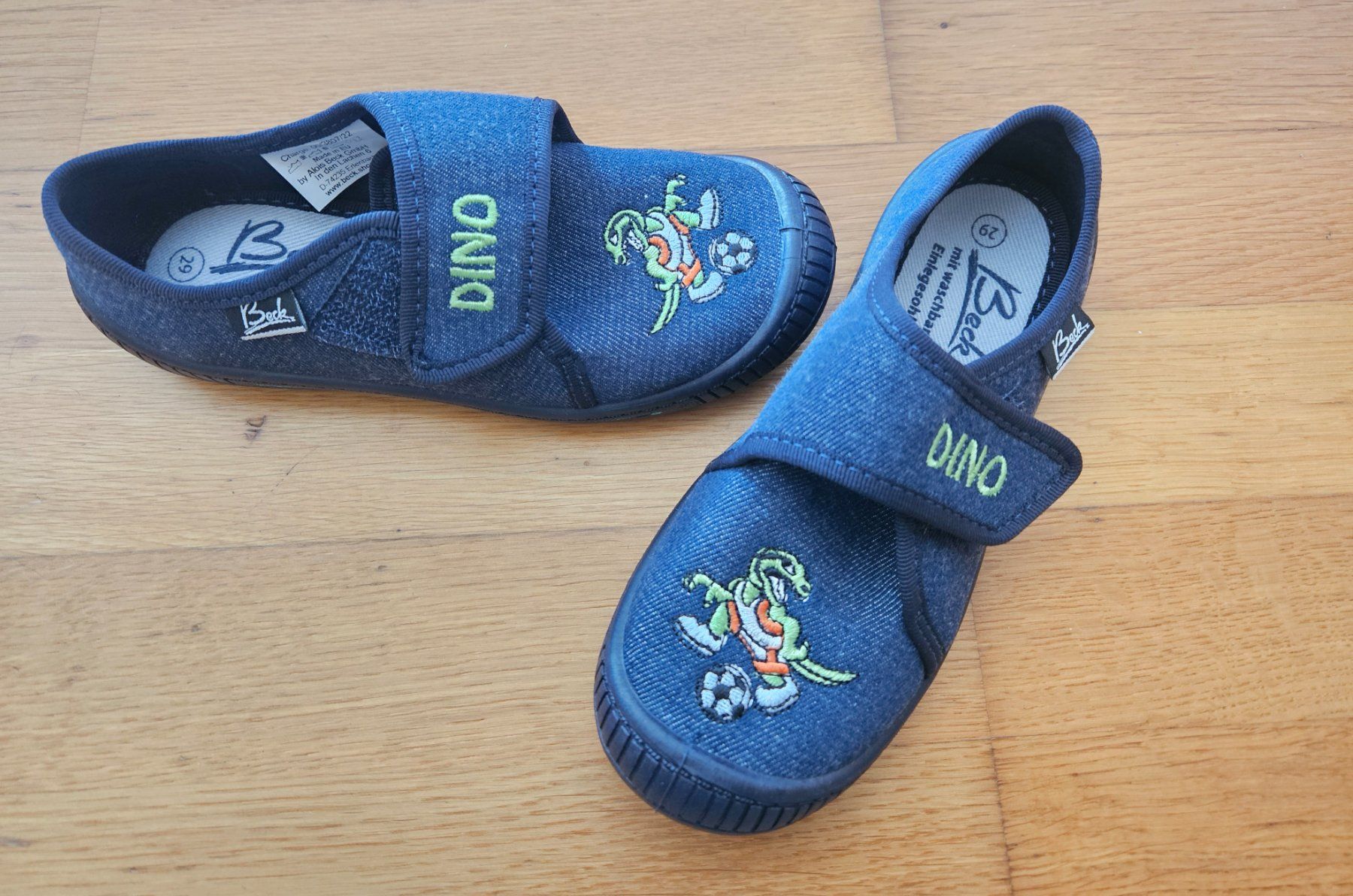 Scarpe per ragazzi: Neue Kinderfinken Grösse 29 Hausschuhe – Usato da Utzenstorf venduto da and_c8wy 2
