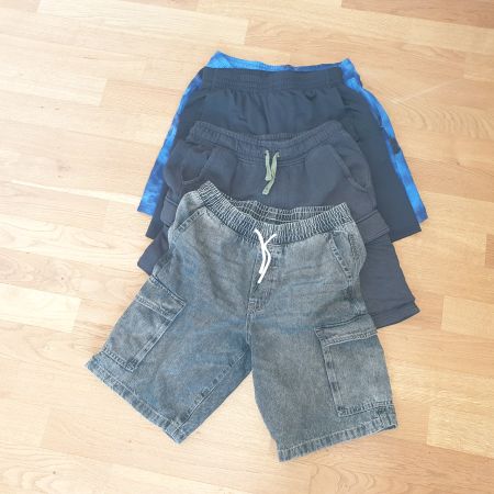 4x Shorts Gr. 152 H&M + Nike