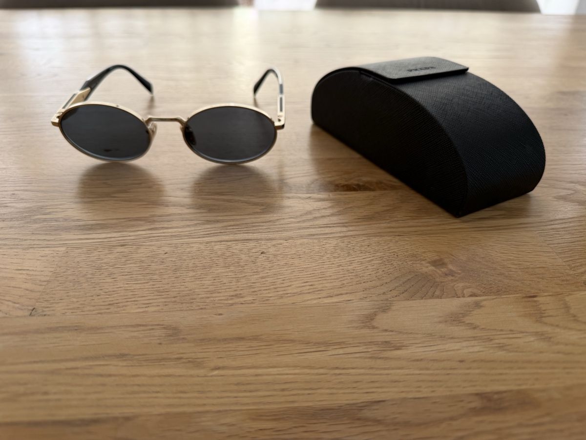 Prada Brillen & Gläser: Prada Sonnenbrille PR65ZS – Neu (gemäss Beschreibung) aus Emmenbrücke von vco_hh5v