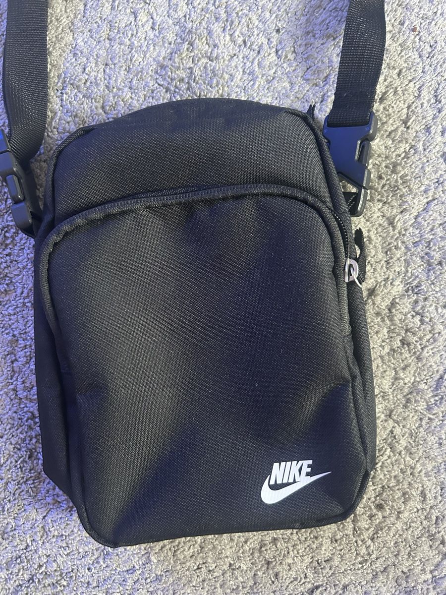 Nike Borse: Kleine Umhängetasche von Nike – Nuovo (secondo la descrizione) da Allschwil venduto da meeresperle 1