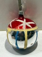 Antike, kleinere Weihnachtskugel-Kugel, mehrfarbig