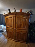 Holzschrank
