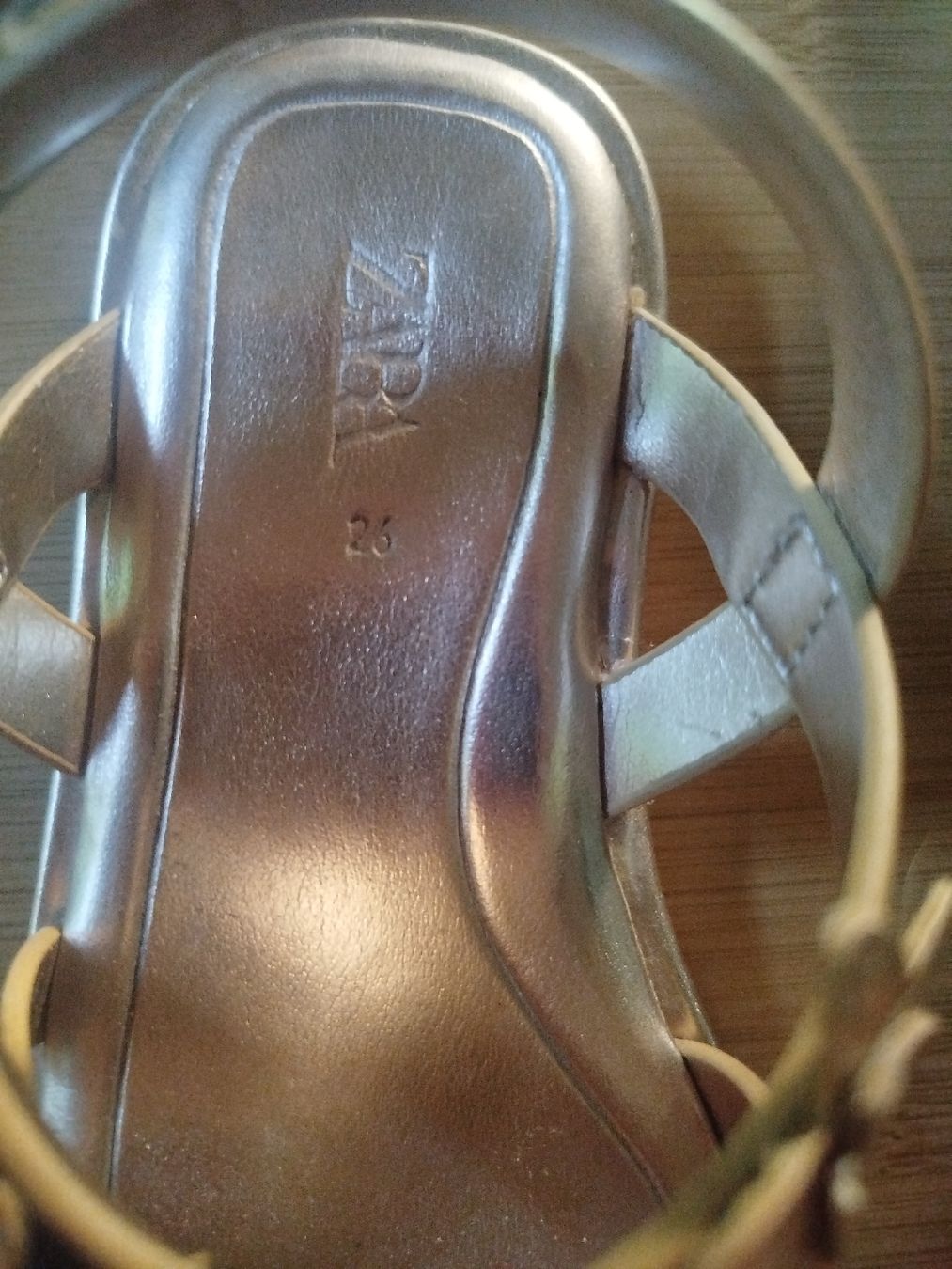 Zara Chaussures filles: Sandales Zara T.26 – D'occasion à Leytron par chloe20811 1