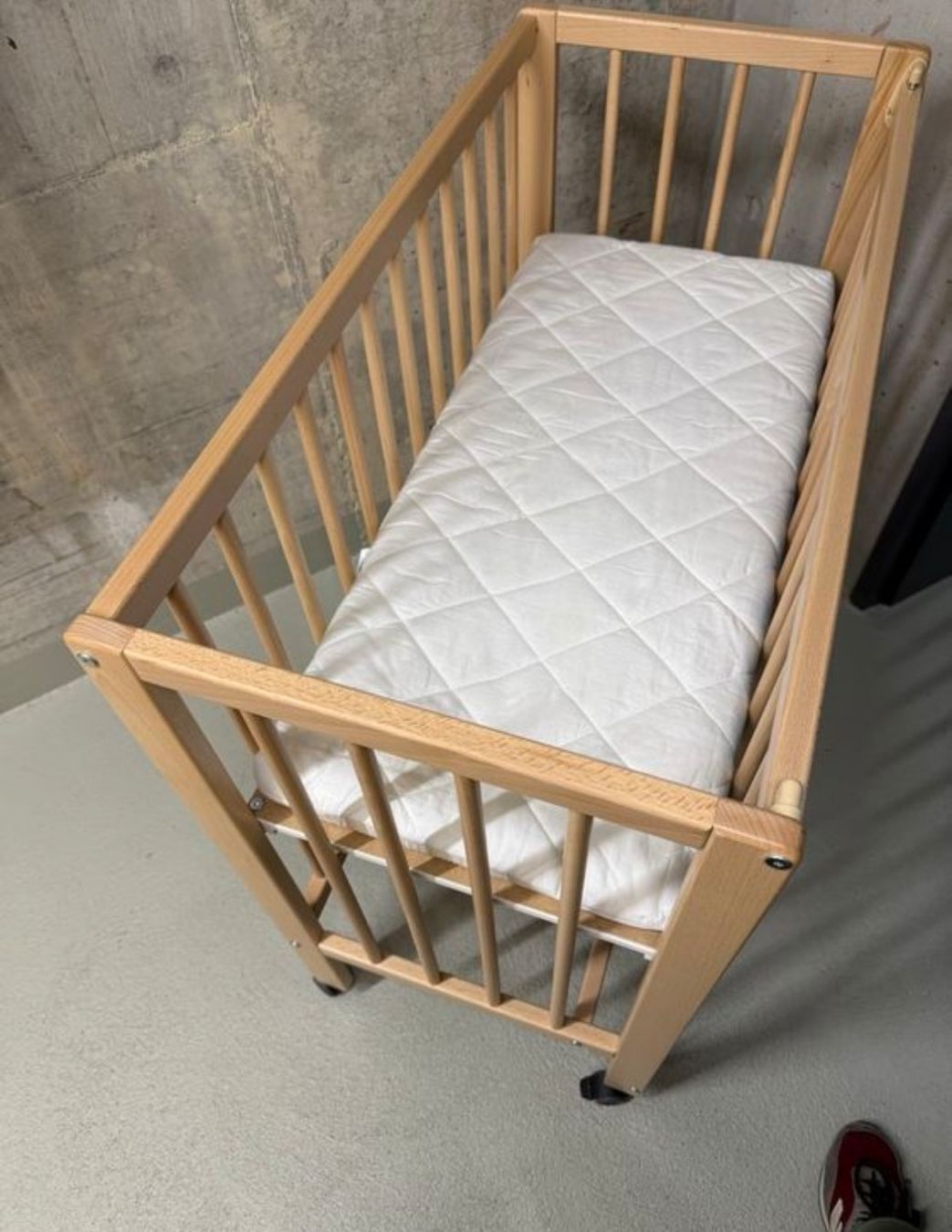 Fillikid Betten: FILLIKID Beistellbett Cocon 40x90cm – Gebraucht aus Zürich von azubaur