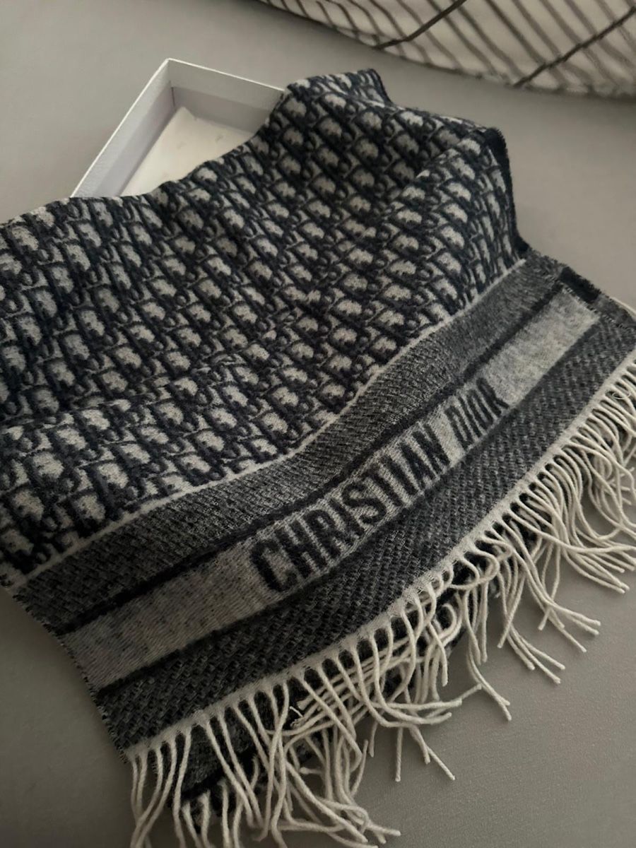 Dior Foulard & Sciarpe: Christian Dior Schal, Dunkelblau – Nuovo (secondo la descrizione) da Zürich venduto da Ivana.miloradovic 1
