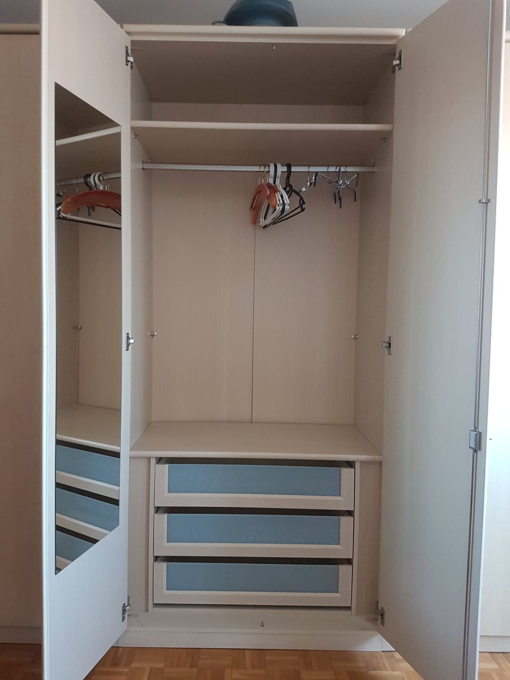 Armadi: Kleiderschrank – Usato da Zürich venduto da achtundsiebzig 1