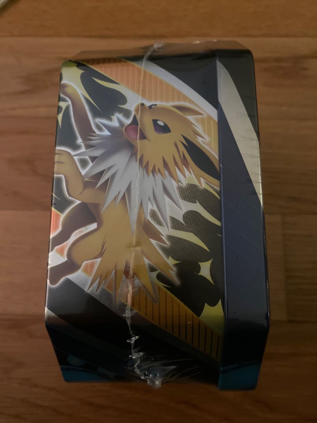 Pokémon Sammelbilder & Trading cards: Pokemon Tin Vaporeon V – Neu und originalverpackt aus Stadel von  1