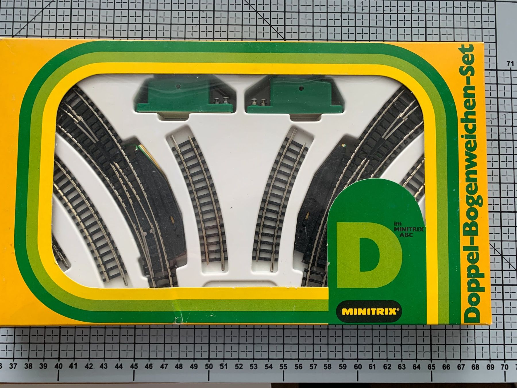 Trix Modellini di ferrovie: Minitrix Doppelbogenweichen-Set 4993 – Nuovo (secondo la descrizione) da Belp venduto da capowiga