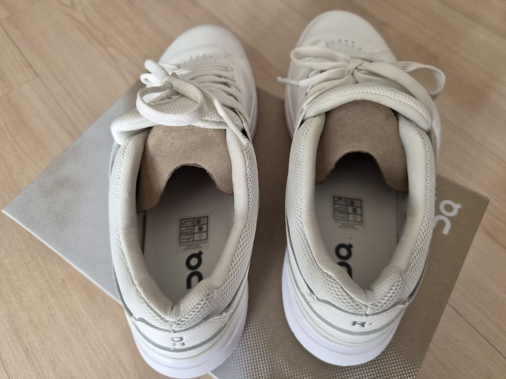 On Chaussures hommes: OnCloud Schuh, Sneaker weiss Gr. 45 – Neuf (Voir description) à Adlikon par jahr01 7
