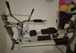 Kraftstation Heimtrainer silberfarben akzeptabel