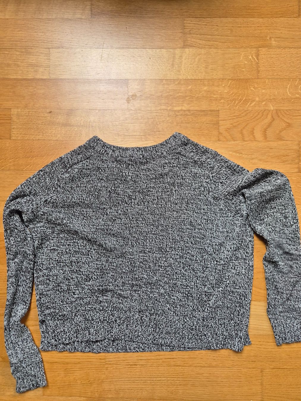 H&M Pullover & Sweatshirts: Warmer H&M Strickpullover, Grau Meliert, Grösse S – Gebraucht aus Gutenswil von car_b8l5 1