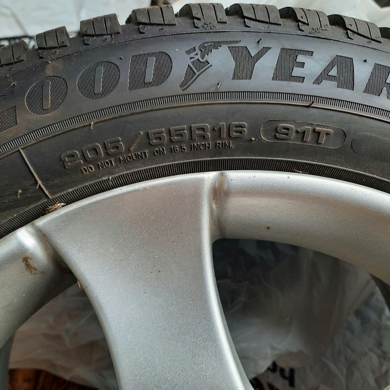 Goodyear Pneus & Kompletträder: felgen & winterpneu – Gebraucht aus Sumiswald von mar_86c6 1