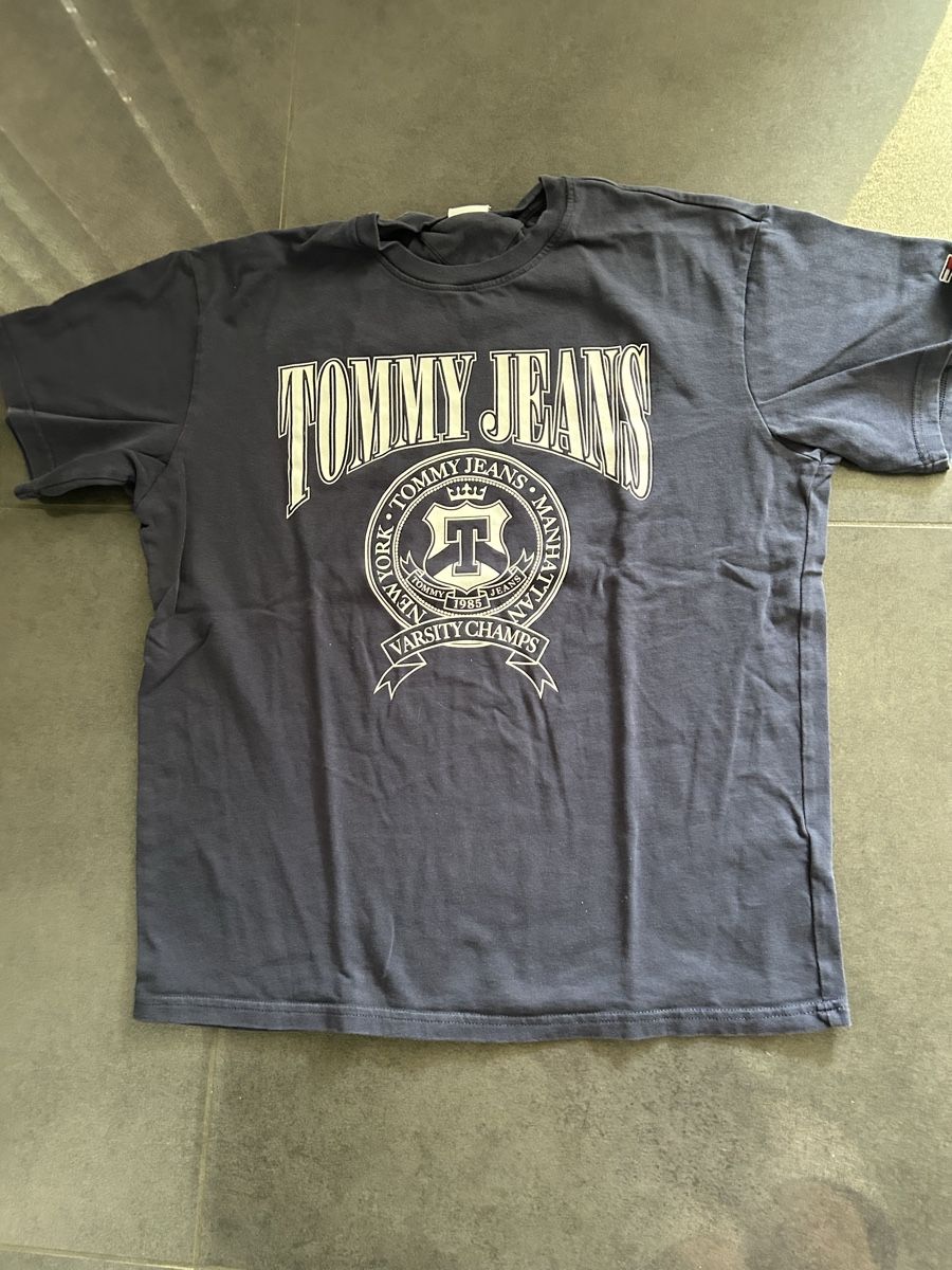 Tommy Hilfiger T-shirts: 3 Tommy Hilfiger T-Shirts Gr. L – D'occasion à Eglisau par loumops