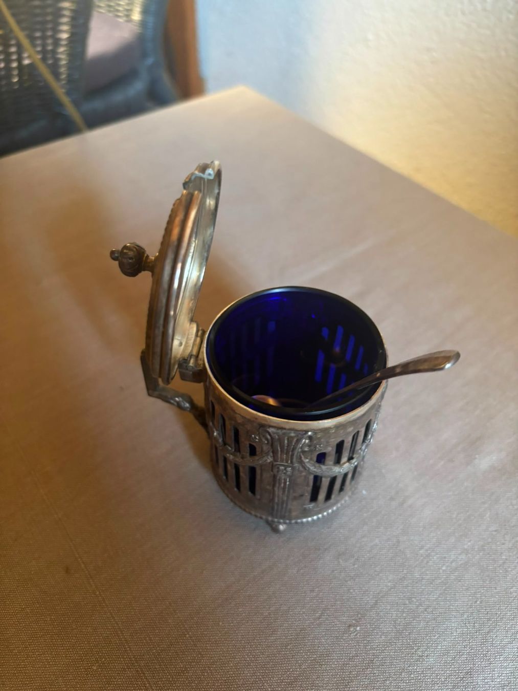 Bicchieri: Silber Senfglas mit Löffel und blauem Glas-Einsatz, antik – Usato da Luzern venduto da son_npf7 1