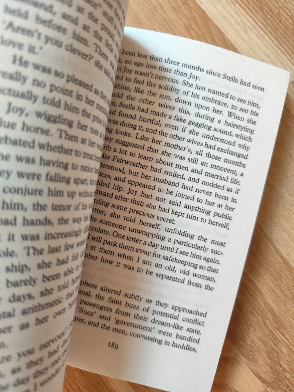 Libri: Sheltering Rain by Jojo Moyes  – Usato da Mägenwil venduto da VintageGirly 3