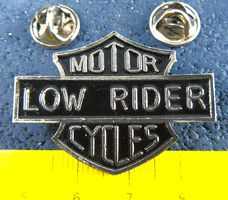 HD HARLEY-DAVIDSON "LOW RIDER" MOROR CYCLES 2NÄGEL-PIN GEPRÄ