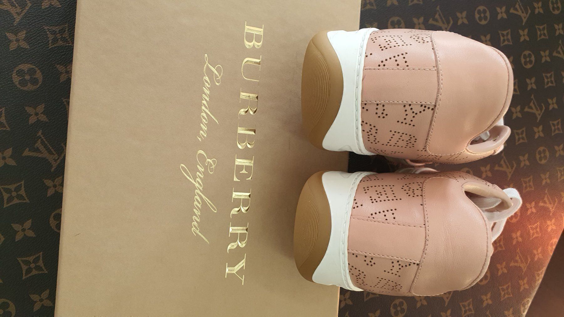 Burberry Scarpe da donna: Burberry Schuhe – Nuovo e nell'imballaggio originale da Lachen SZ venduto da HelvetiaLuxury 4