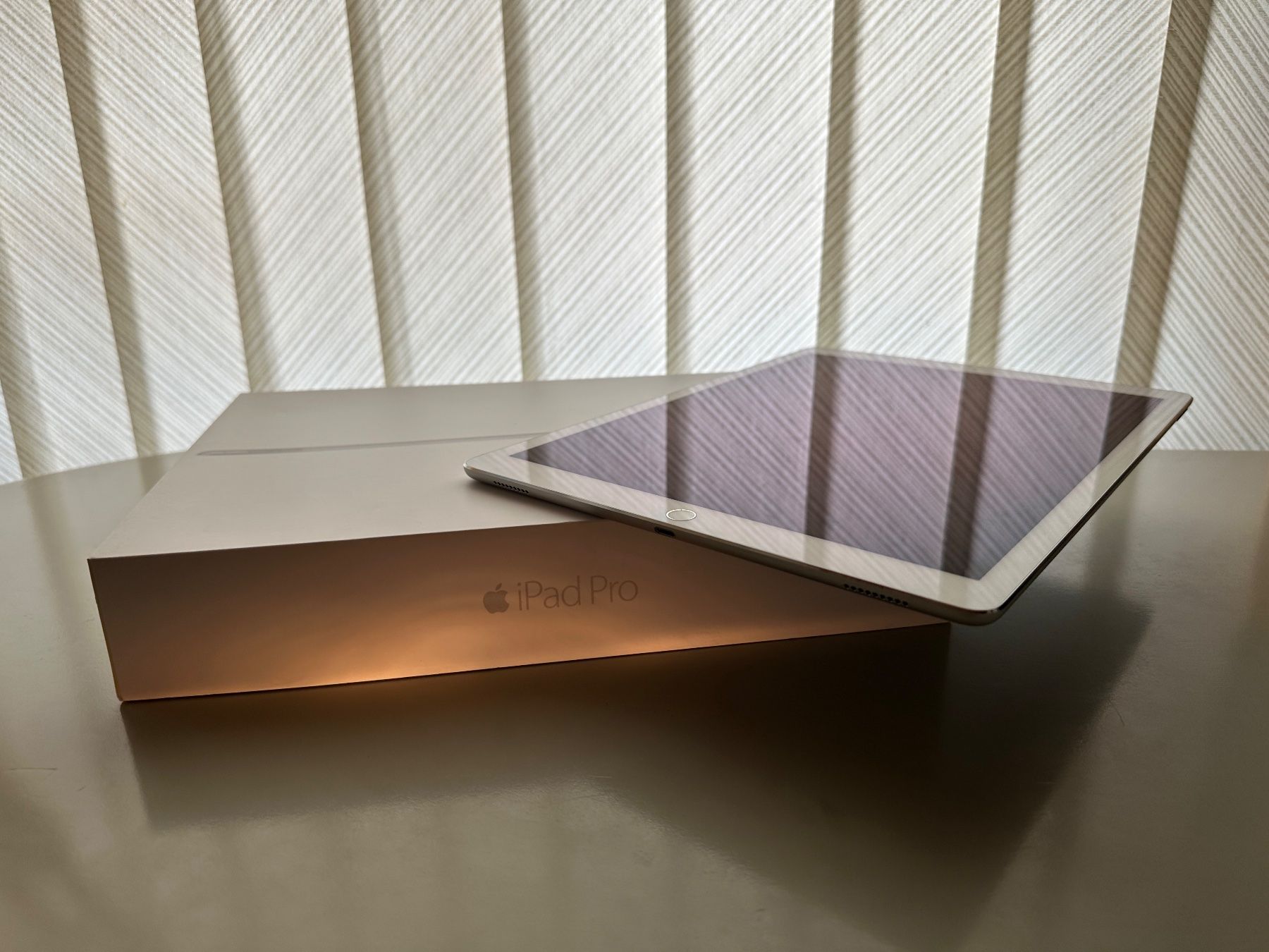 Apple Tablettes PC: Apple iPad Pro  12.9" 128 GB – D'occasion à Grasswil par Dipau