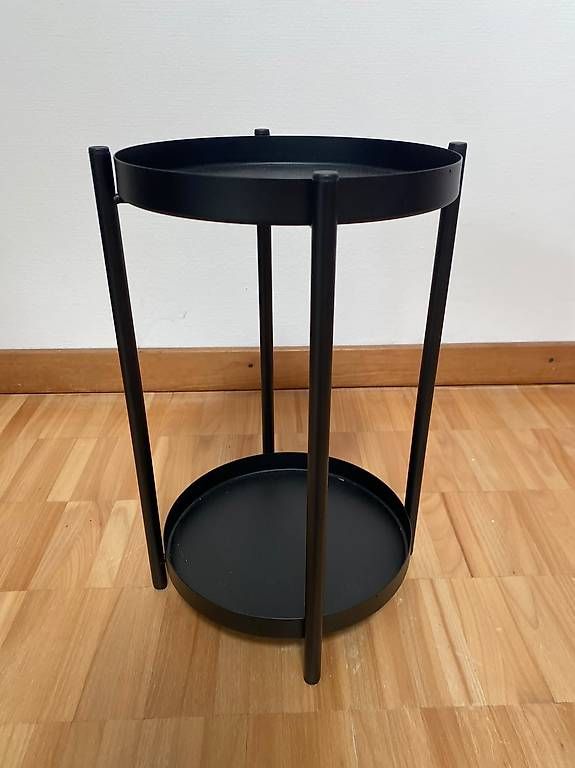 Tables: IKEA OLIVBLAD black mini side table / plant stand – Neuf avec emballage d'origine à Nyon par ako_k6ln 1