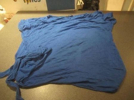 T-Shirt ca. Grösse M, blau, zum Binden