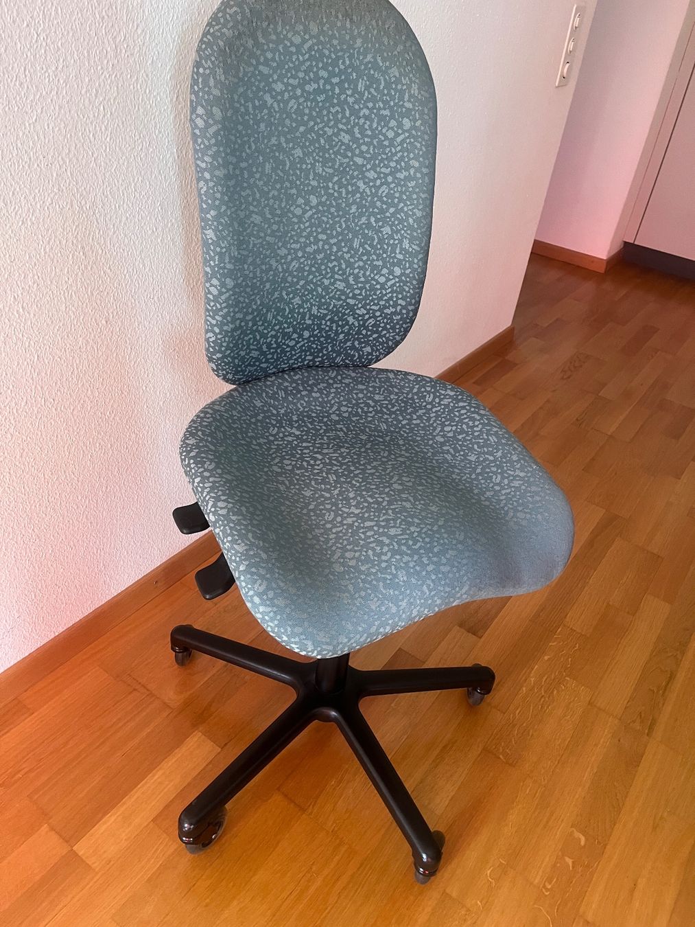 Sedie: Ergonomischer Bürostuhl – Usato da Ennetbaden venduto da royalhighness