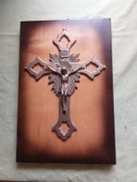 gekreuzigter Jesus auf Holz