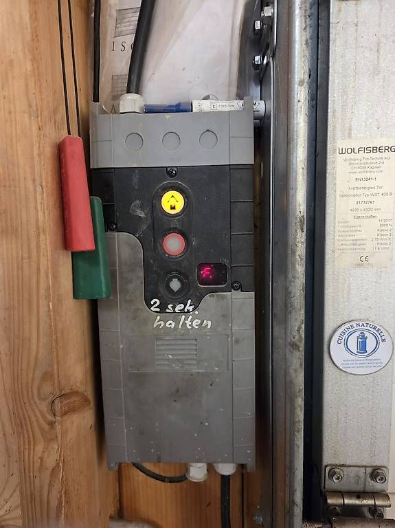 Sonstiges Elektromaterial: Sektionaltor Hallentor Industrietor – Gebraucht aus Marbach LU von Lustenberger120 2