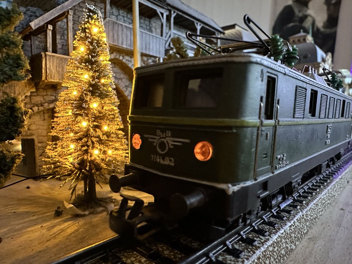 Märklin Modellini di ferrovie: Märklin 3036 ÖBB BR 1141 – Usato da Lupsingen venduto da New-Haven