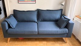 Gemütliches Sofa dunkelblau