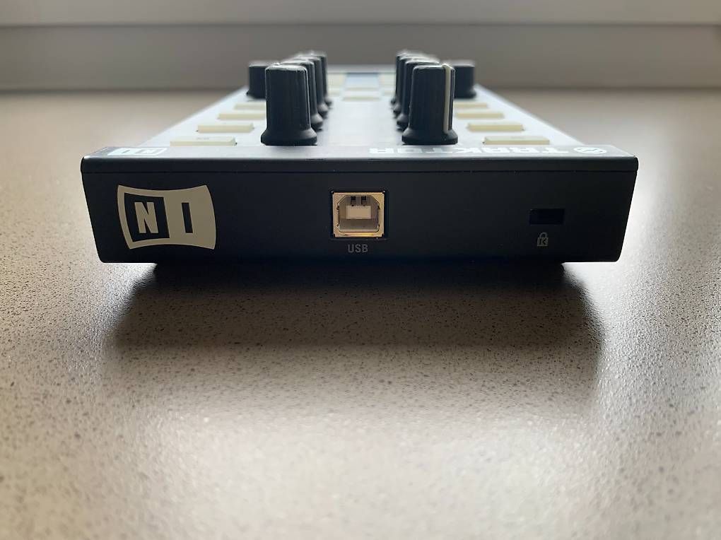Console di mixaggio: Native Instruments Traktor Kontrol X1 DJ Controller USB MIDI – Usato da Seewen Sz venduto da car_95zr 1